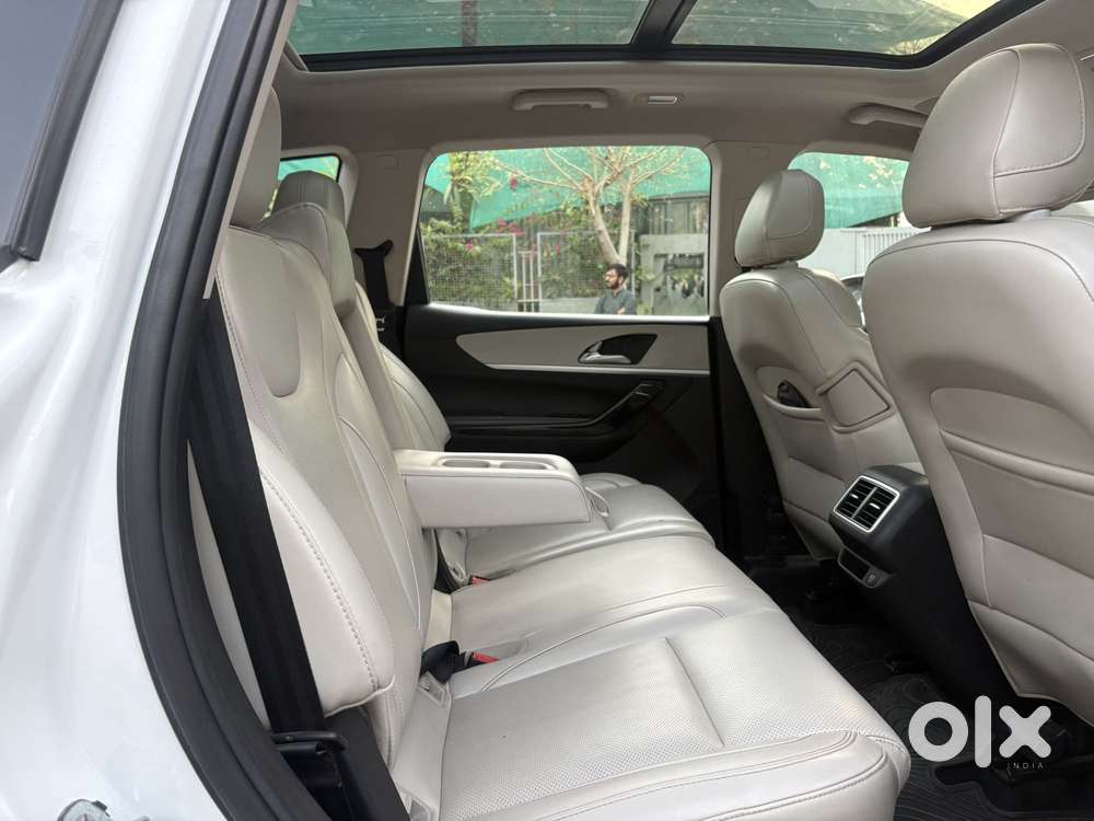 Mahindra Xuv700 2.2 Ax 7 Diesel At Luxury Pack Str Awd, 2022, Diesel