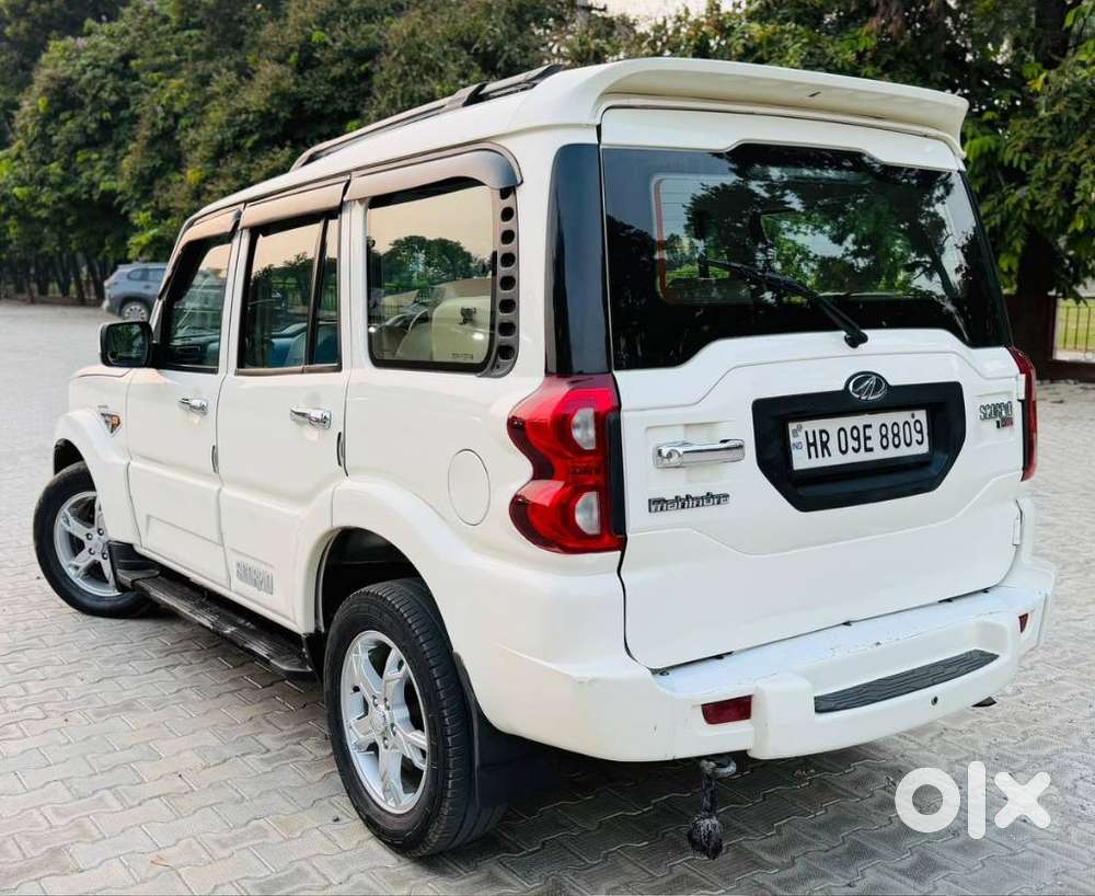 Mahindra Scorpio, 2016