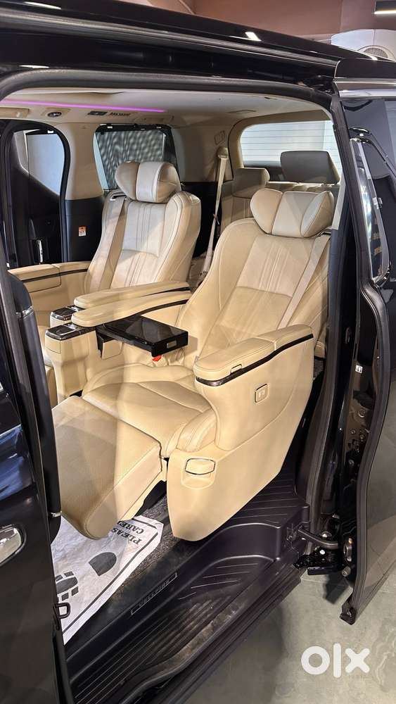 Toyota Vellfire 2.5 Executive Lounge, 2023, Petrol