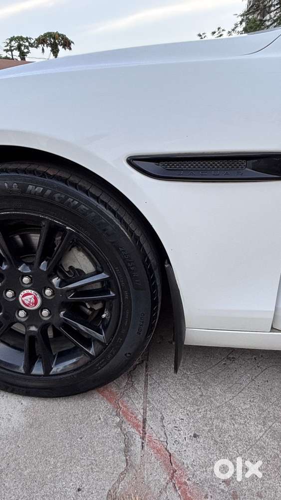 Jaguar Xe Portfolio, 2017, Petrol