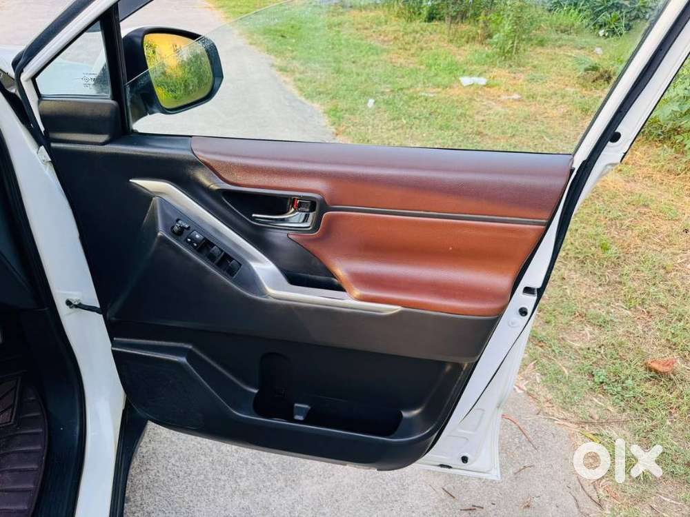 Toyota Innova Hycross 2.0 Vx Hybrid 8 Str, 2023, Petrol