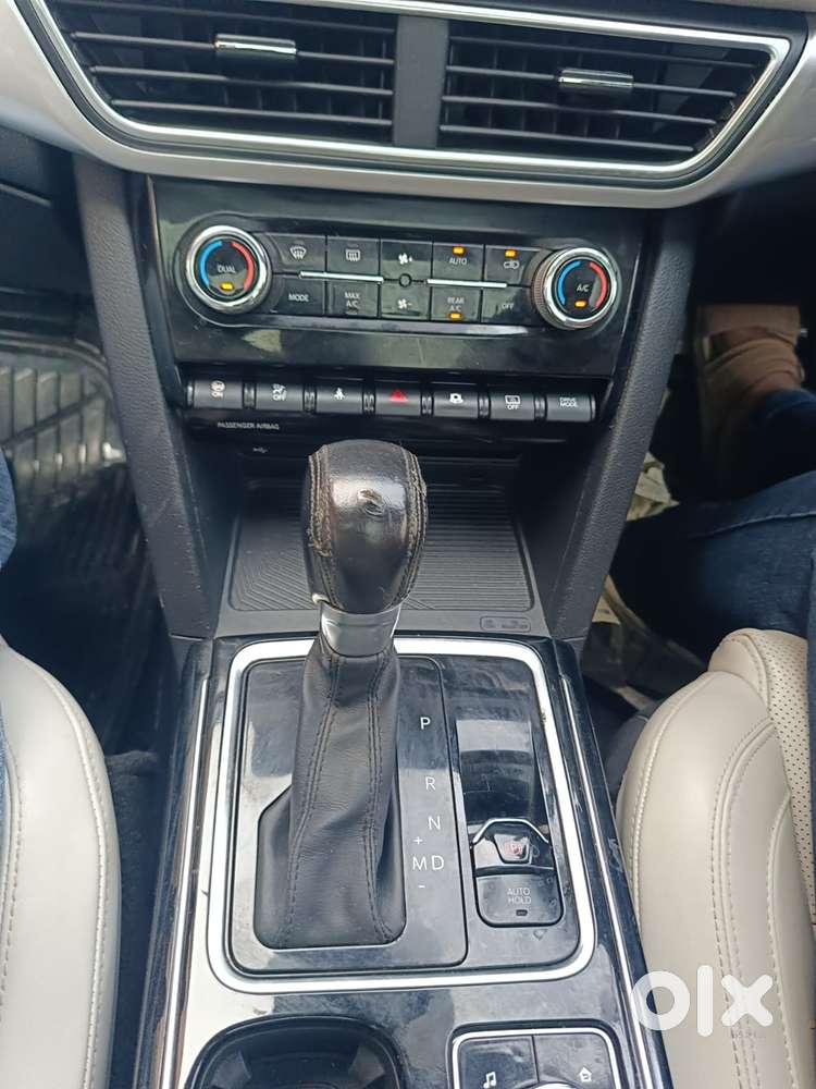 Mahindra Xuv700 2.2 Ax 7 Diesel At Luxury Pack Str Awd, 2021, Diesel