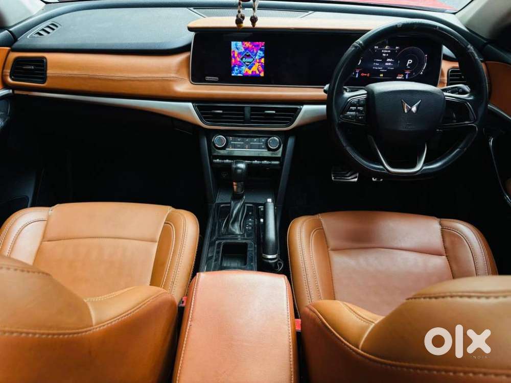 Mahindra Xuv700 2.0 Ax 5 Petrol At Str, 2022, Petrol