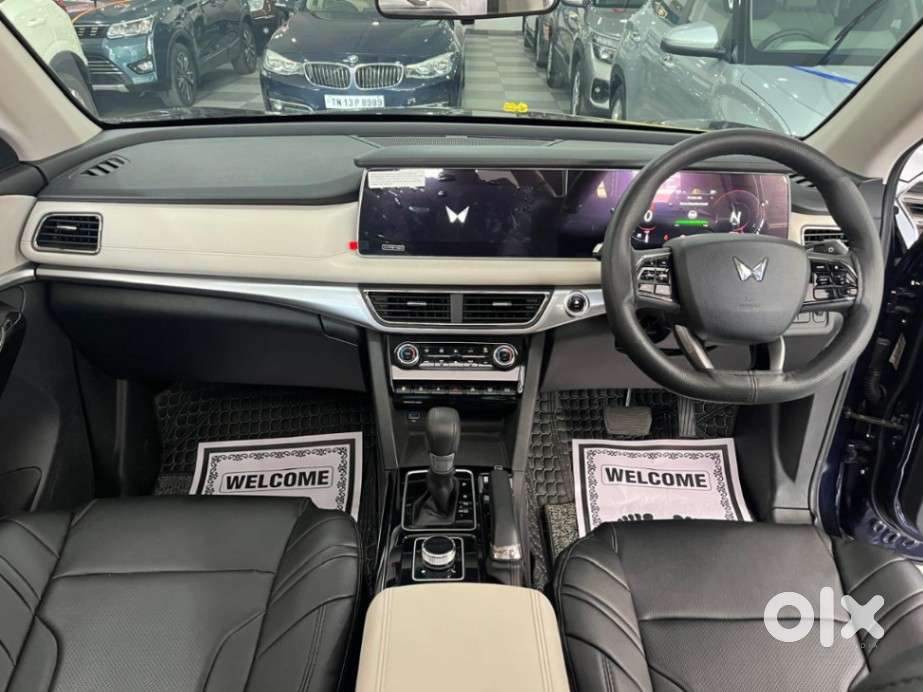 Mahindra Xuv700 2.2 Ax 7 Diesel At Str, 2025, Diesel