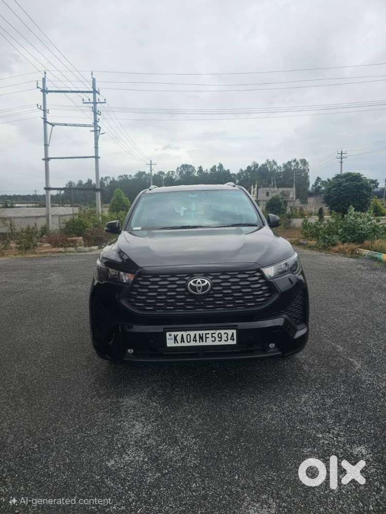 Toyota Innova Hycross 2025 Petrol 4199 Km Driven