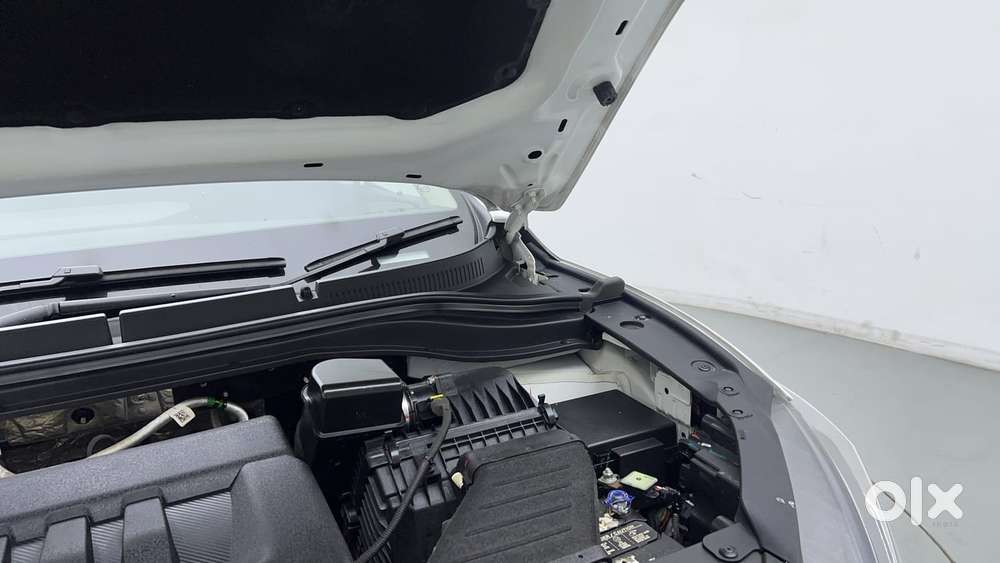 Mahindra Xuv700 2.2 Ax 5 Diesel At Str, 2023, Diesel