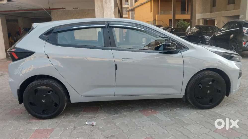 Tata Altroz, 2025, Cng & Hybrids