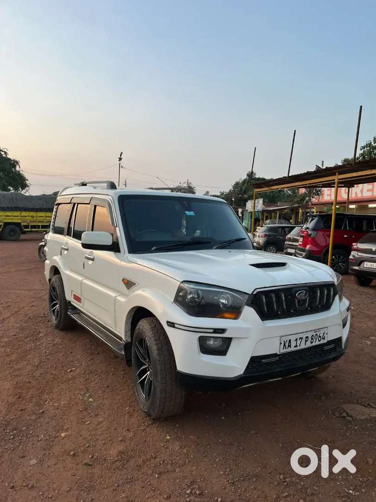 Mahindra Scorpio S10