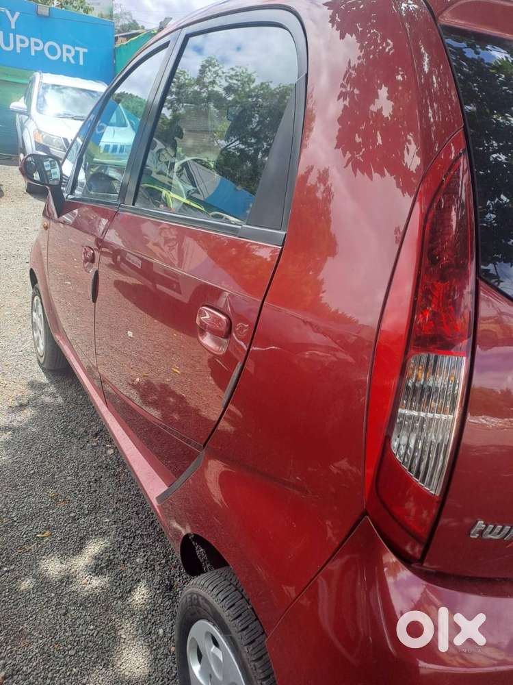 Top-end 2015 Tata Nano Xta Automatic (petrol)  Power Steering & Ac