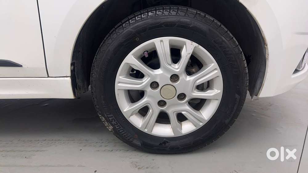 Tata Tiago Xza, 2017, Petrol