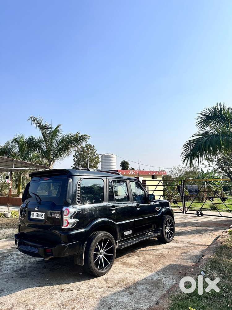 Mahindra Scorpio S10