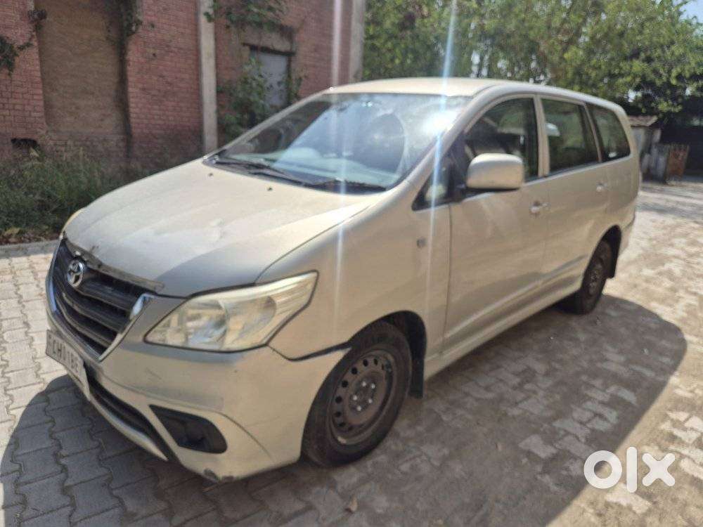 Toyota Innova 2.5 G (diesel) 8 Seater, 2015