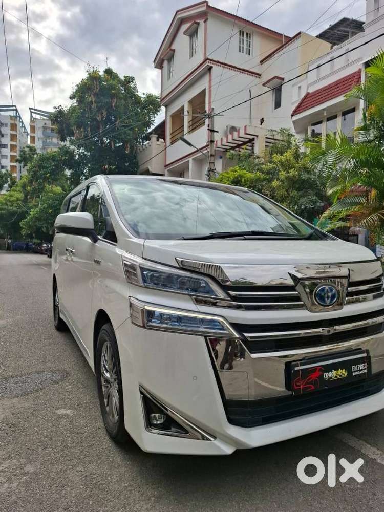 Toyota Vellfire 2.5 Executive Lounge, 2021, Petrol
