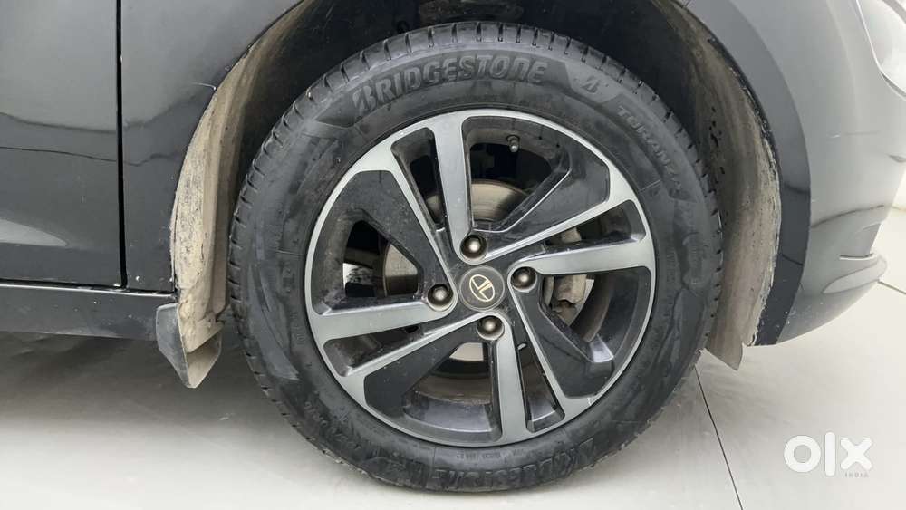 Tata Altroz 1.2 Xza Plus Dark Edition Dct, 2022, Petrol