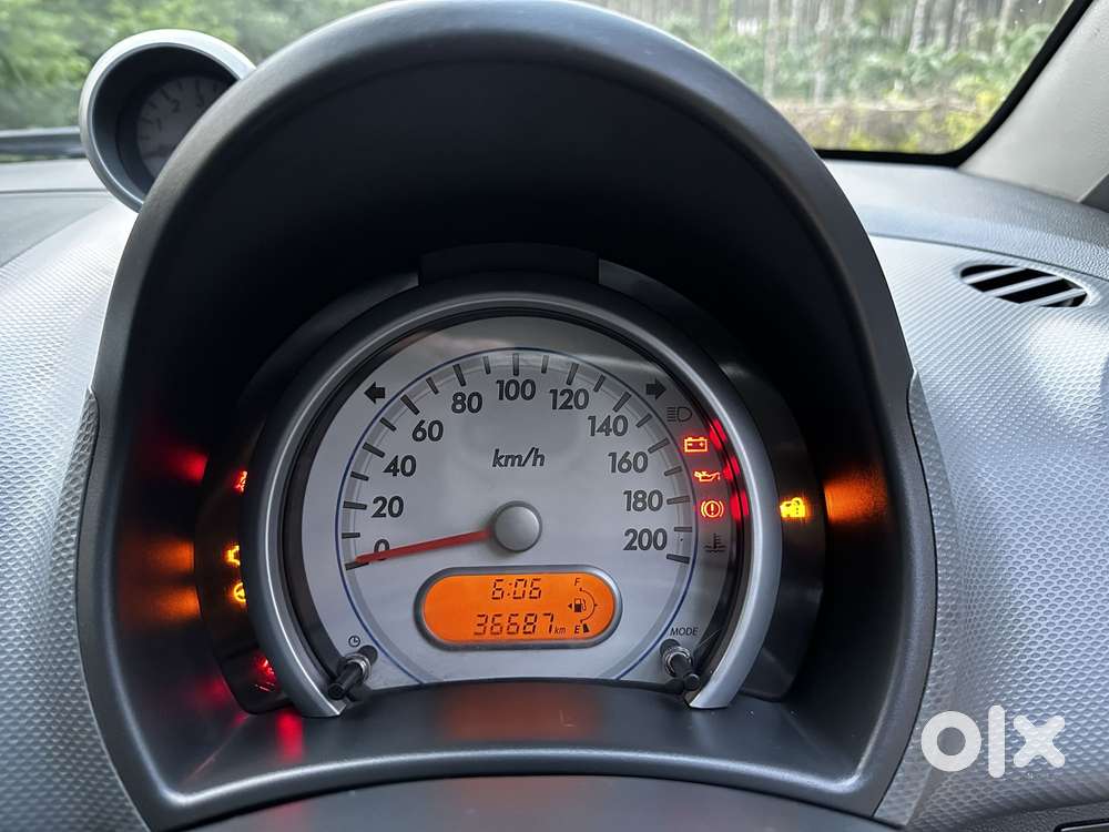 Maruti Suzuki Ritz Vxi, 2011, Petrol