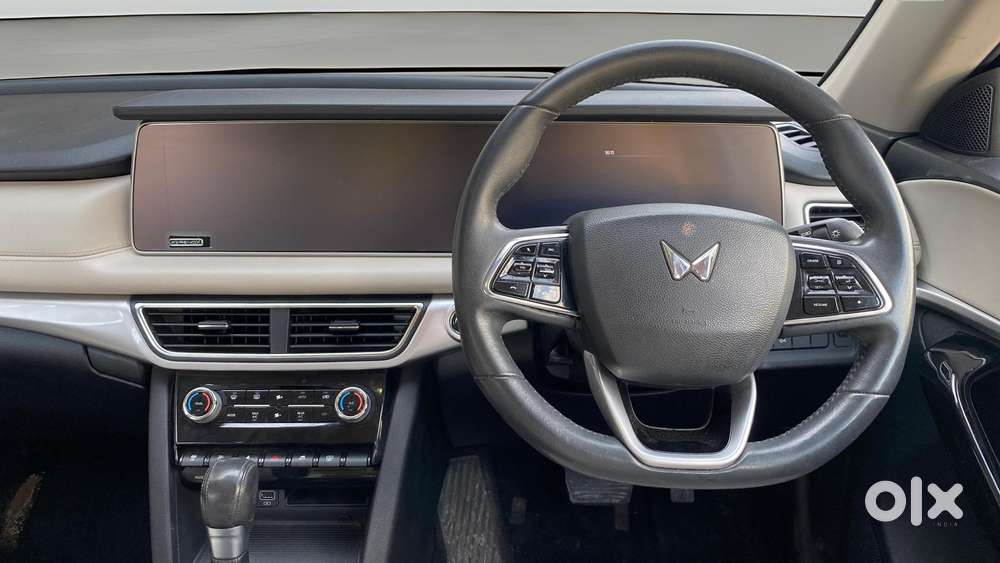 Mahindra Xuv700 2.0 Ax 7 Petrol At Str, 2021, Petrol