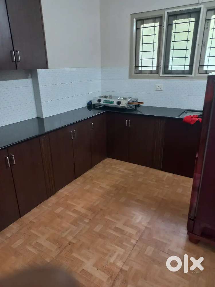 I AM BROKER)URWA STORE BACHELOR OR FAMILY 2BHK FLAT FIRST FLOR FURNISH