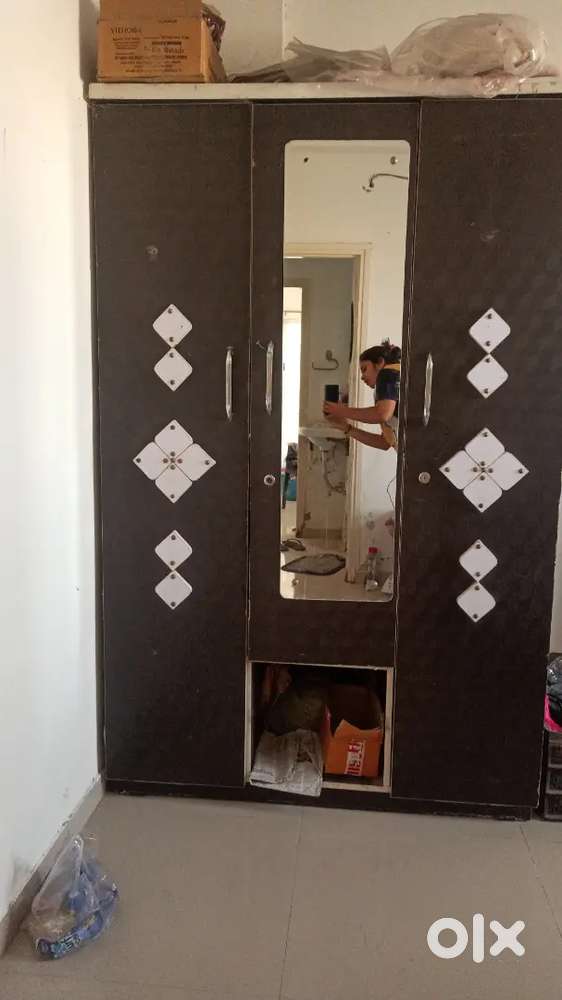 3 door wardrobe