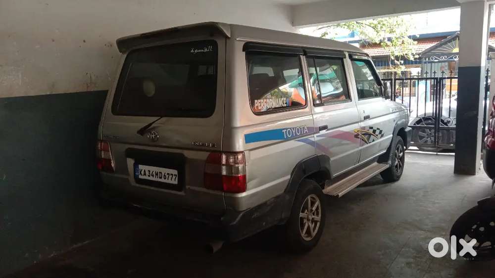 Toyota Qualis 2004 Gst 2.4  Top End Model 5 Mag Wheels 90% Tyres