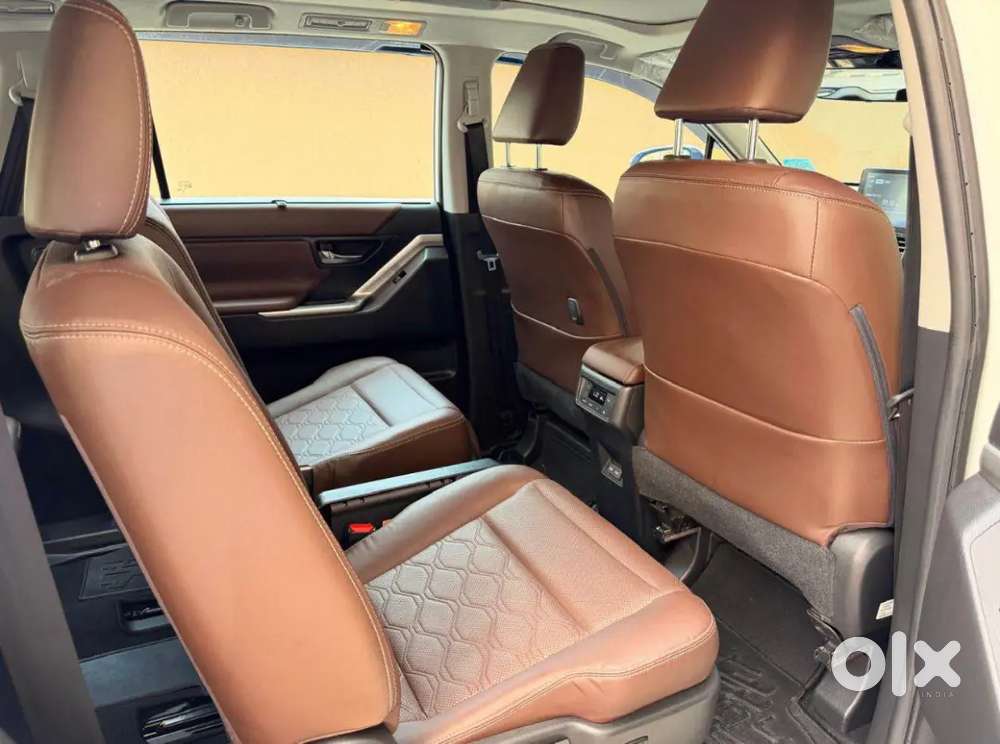 Innova Hycross Hybrid Zx 7star Petrol 1st Owner 36500km Runned