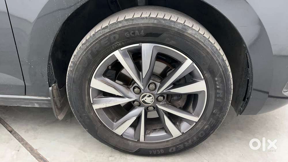 Skoda Slavia Style 1.0l Tsi At, 2023, Petrol