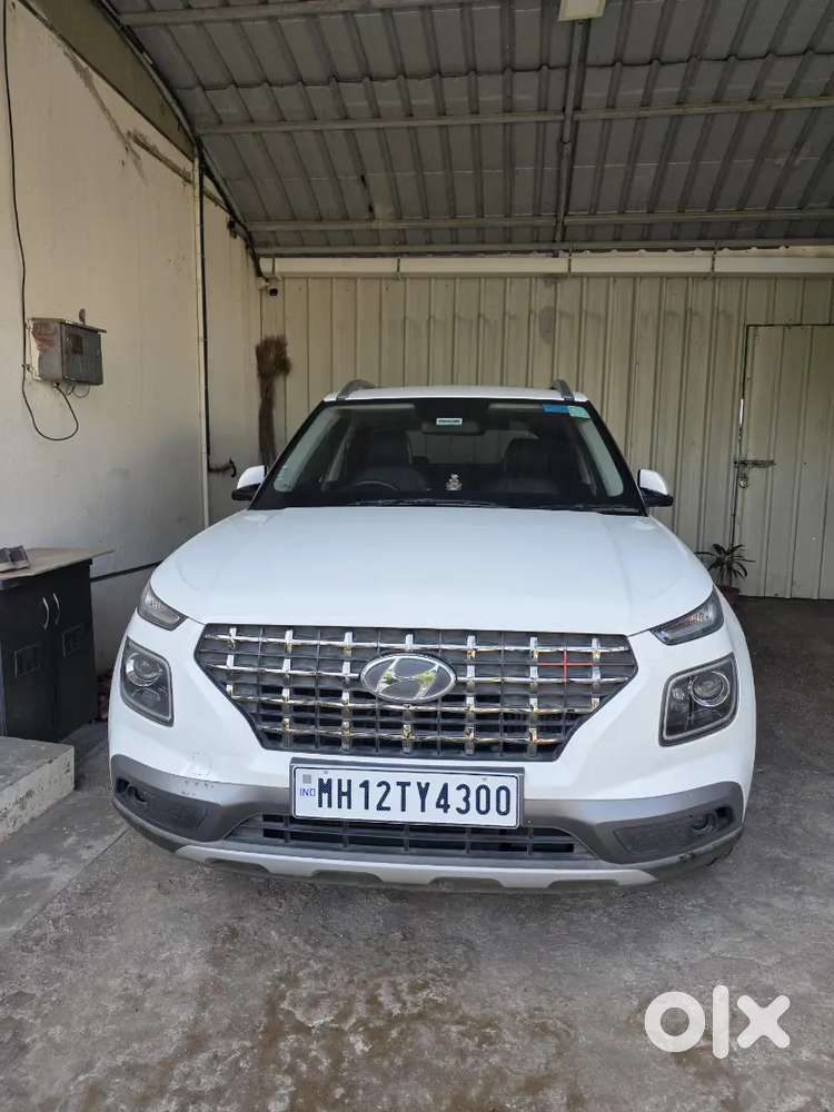 Hyundai Venue 2022 Petrol 23000 Km Driven