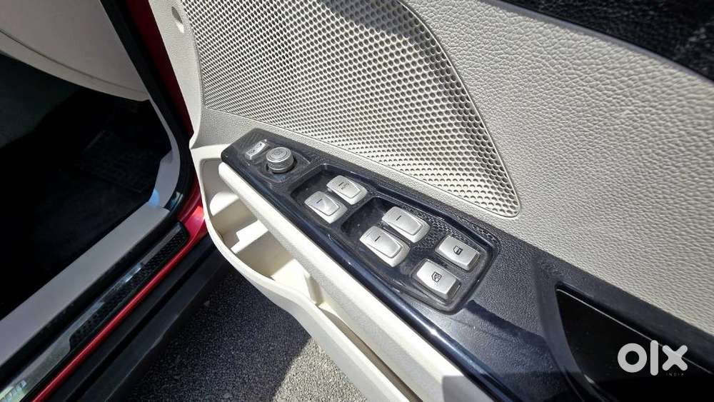 Mahindra Xuv300 1.2 W8 (o) Amt Dual Tone Petrol, 2022, Petrol