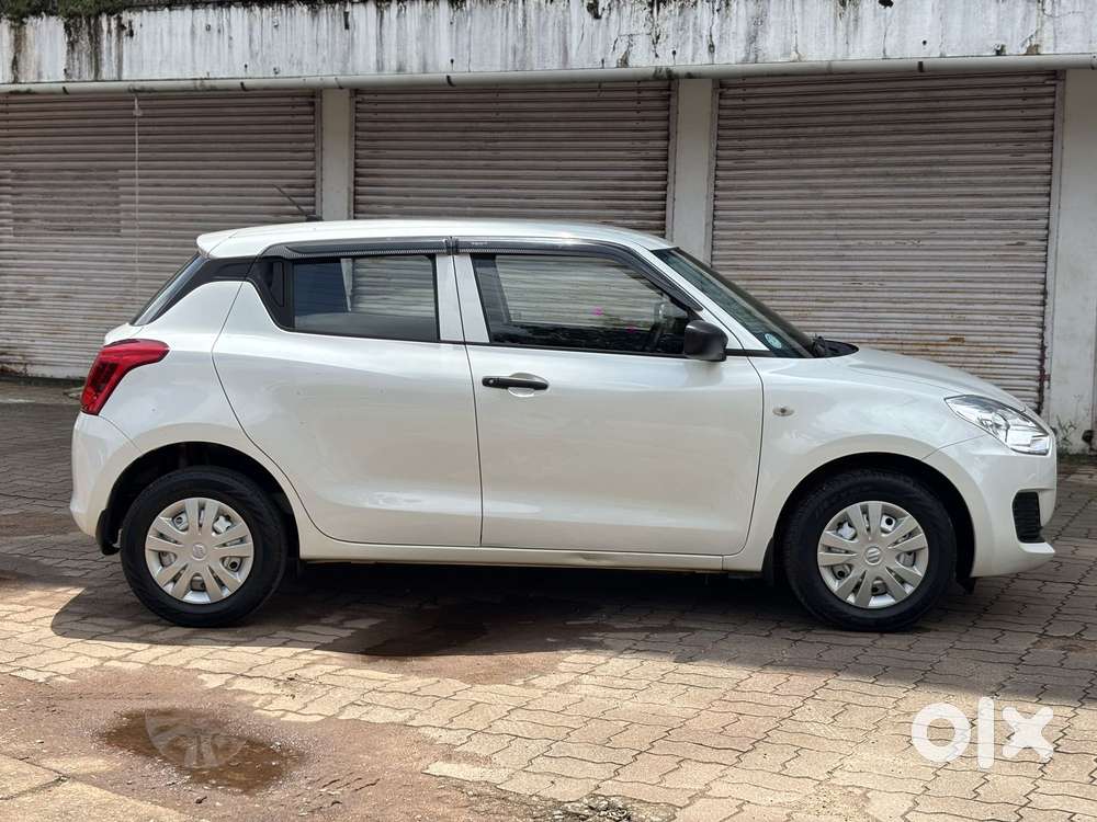 Maruti Suzuki Swift 1.2 Lxi (o), 2024, Petrol