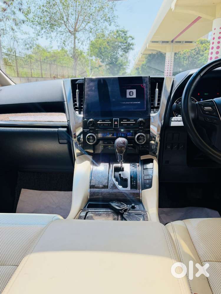 Toyota Vellfire Vip – Executive Lounge, 2023, Cng & Hybrids