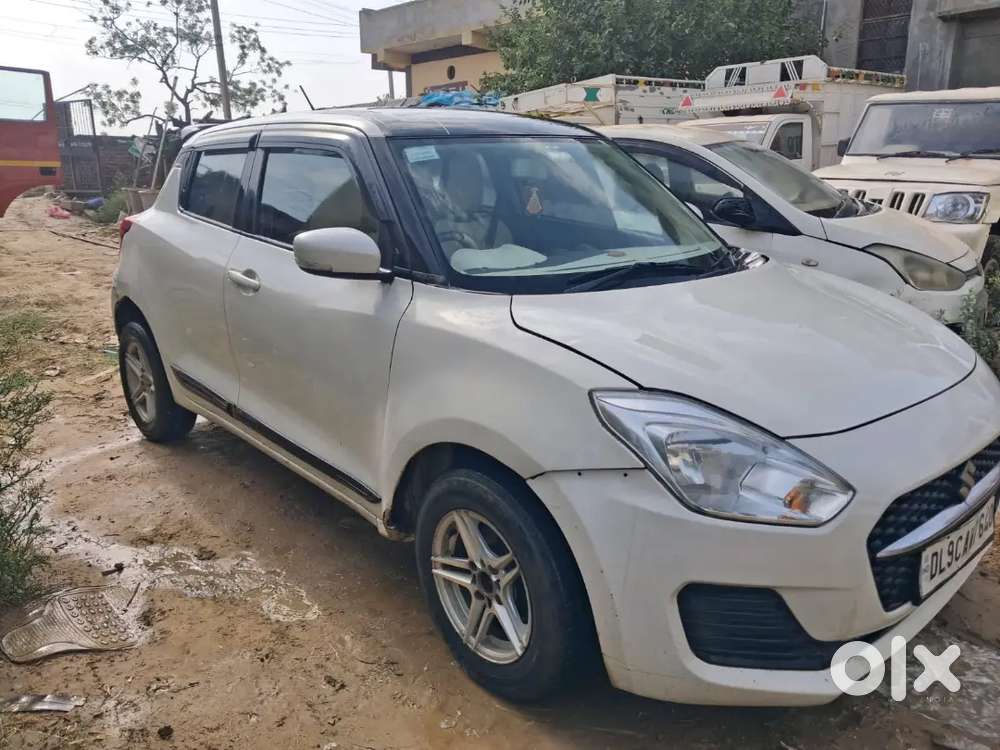 Swift Black And White Colour Top Variant