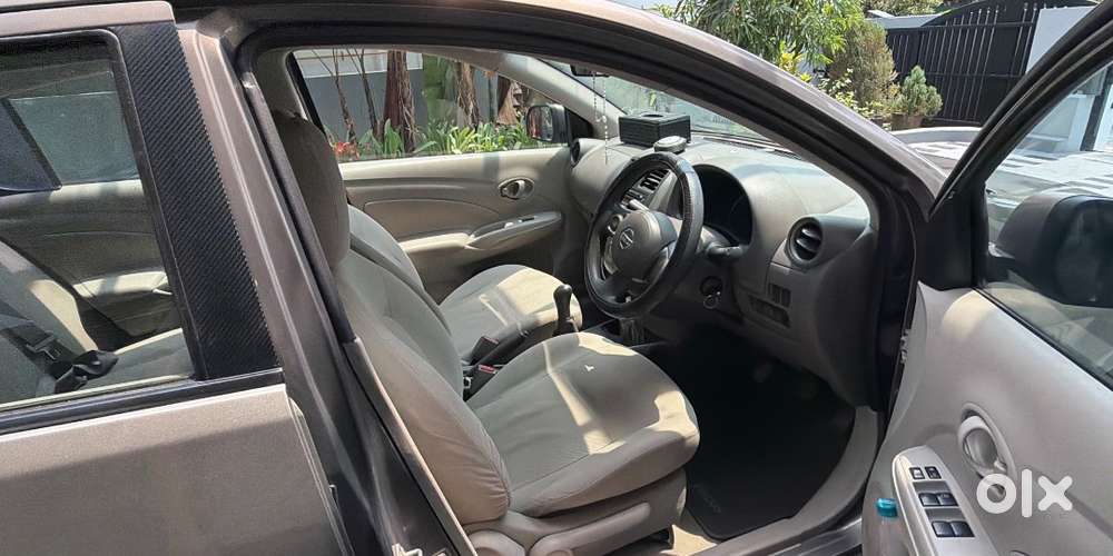 Nissan Sunny 2012