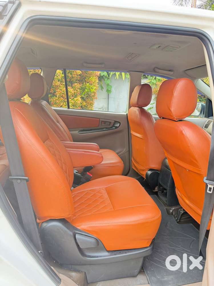 Toyota Innova 2.5 G (diesel) 7 Seater Bs Iv, 2016, Diesel