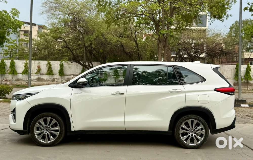 Toyota Innova Hycross 2.0 Zx (o) Hybrid 7 Str, 2024, Petrol