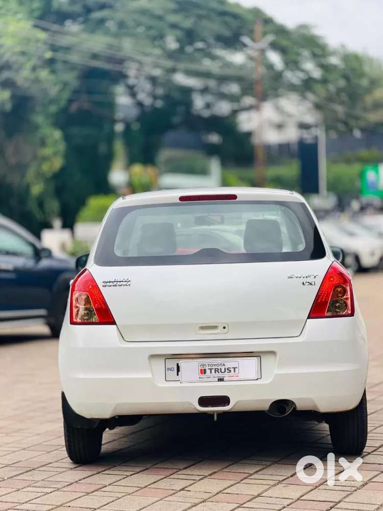Maruti Suzuki Swift Vxi, 2011, Petrol