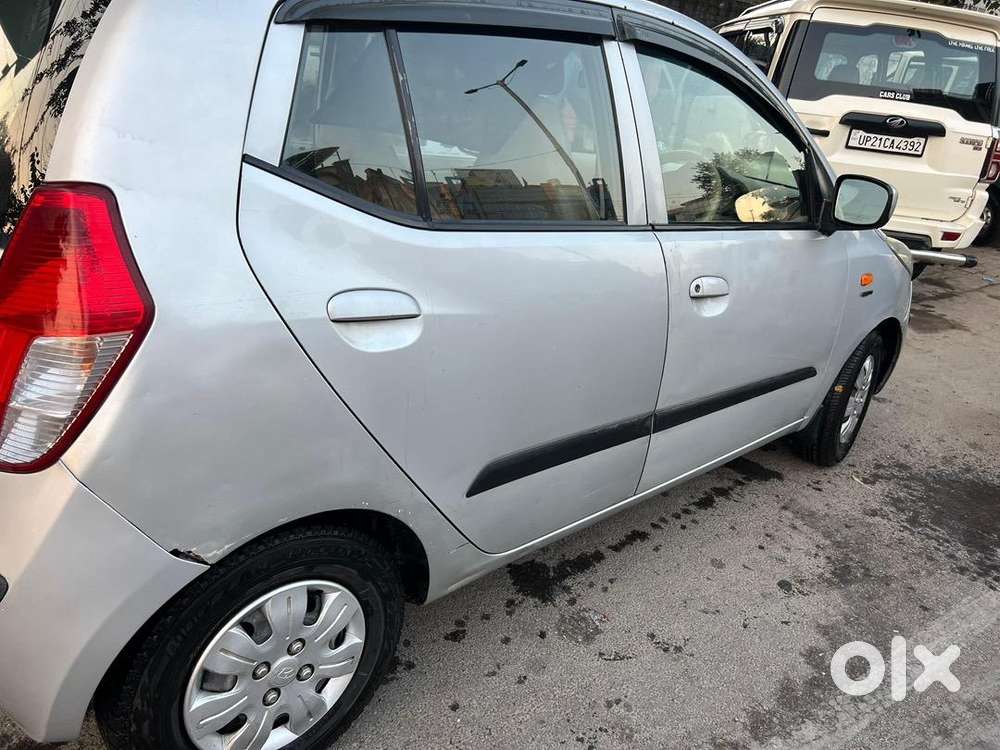 Hyundai I10 2010 Petrol Good Condition Front Ke Shishe Par Line Hain