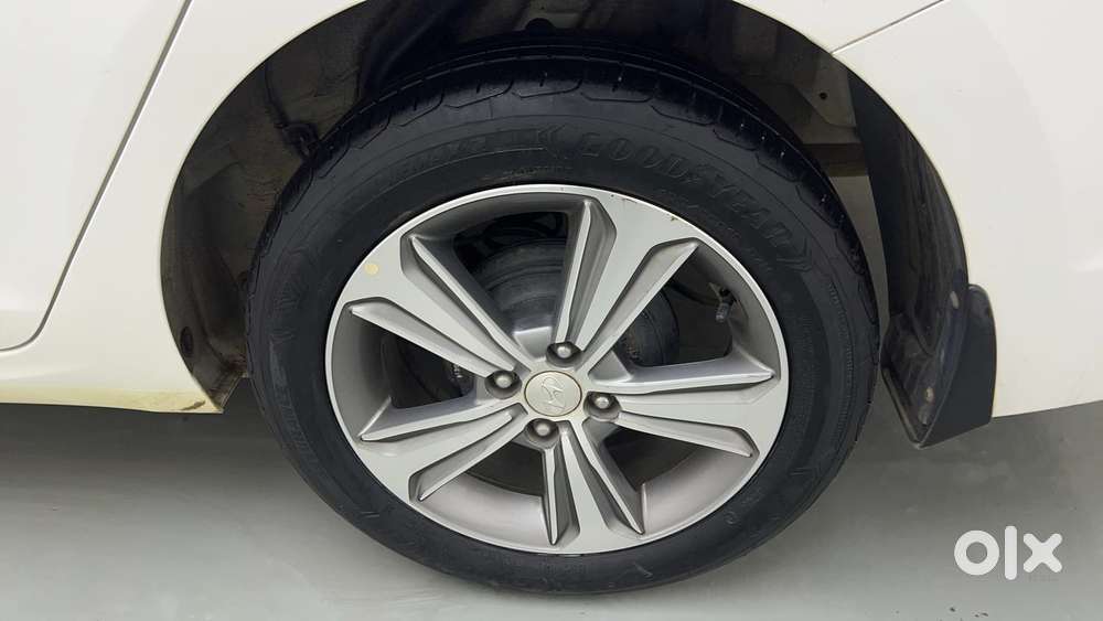 Hyundai Verna [ ] Fluidic 4s 1.6 Crdi Sx (o) At, 2019, Petrol