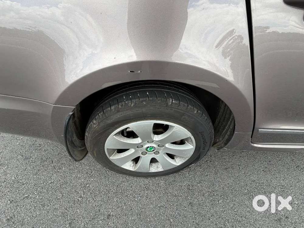Skoda Superb 2011 Petrol 80452 Km Driven