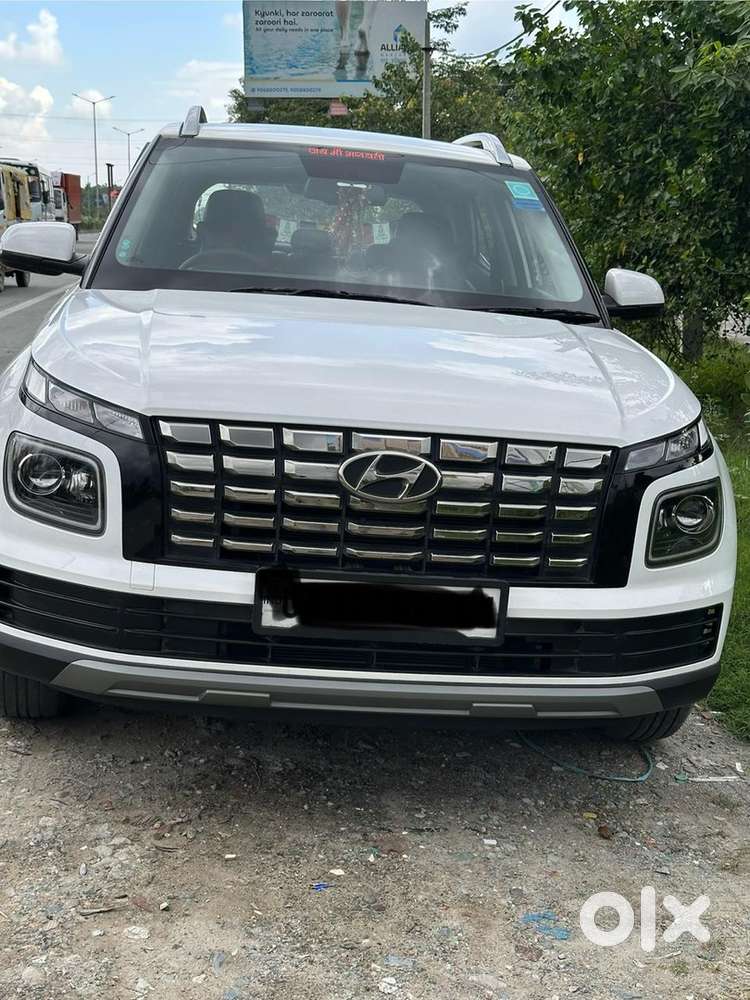Hyundai Venue Petrol 2024