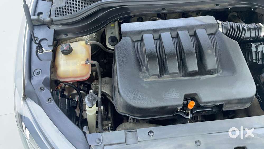 Mahindra Xuv700 2.0 Ax 5 Petrol Mt Str, 2021, Petrol