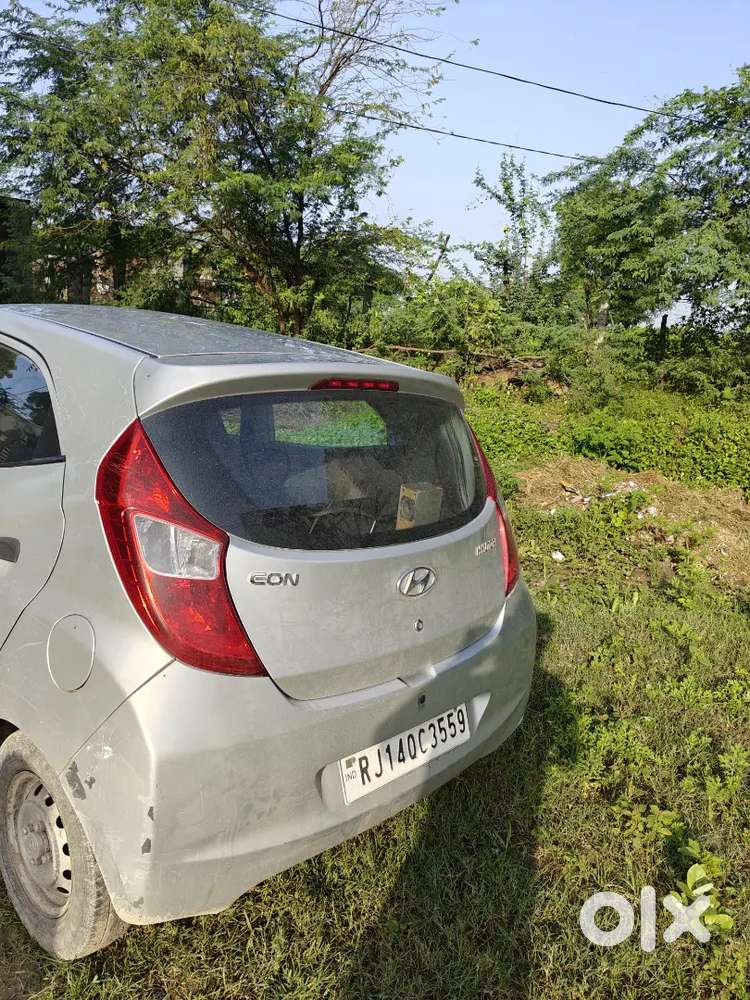 गाड़ी में कोई कमी नहीं है 
आराम से गाड़ी देख के लेवो