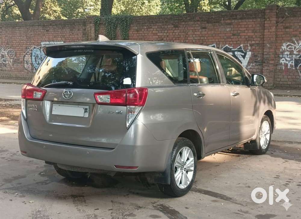 Toyota Innova Crysta 2.7 Zx At, 2016, Petrol