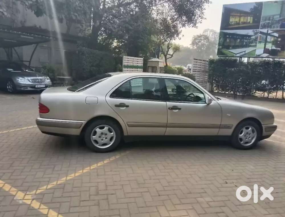 Mercedes Benz E320  Petrol Varient