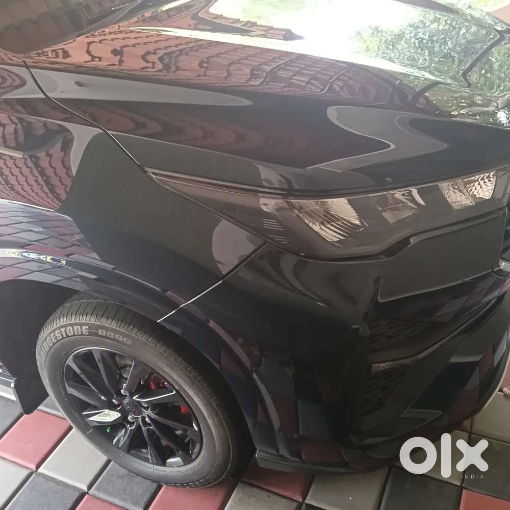 Toyota Innova Hycross 2.0 Petrol 2024