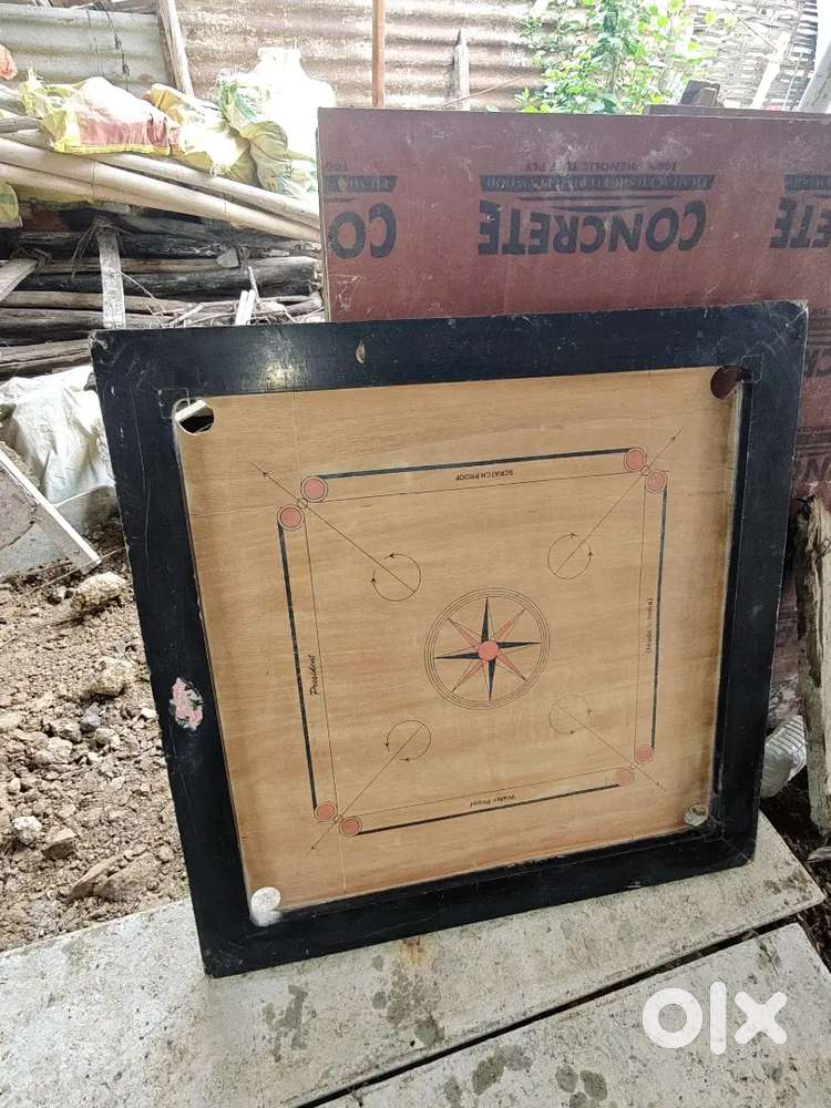 Carrom board