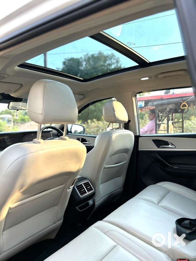 Mahindra Xuv700 2.2 Ax 7 Diesel At Luxury Pack Str, 2025, Diesel