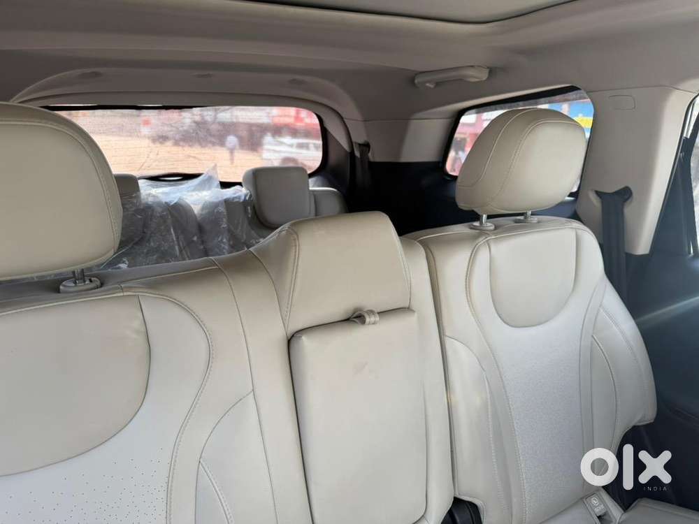 Mahindra Xuv700 2023 December Diesel 26800 Km Driven