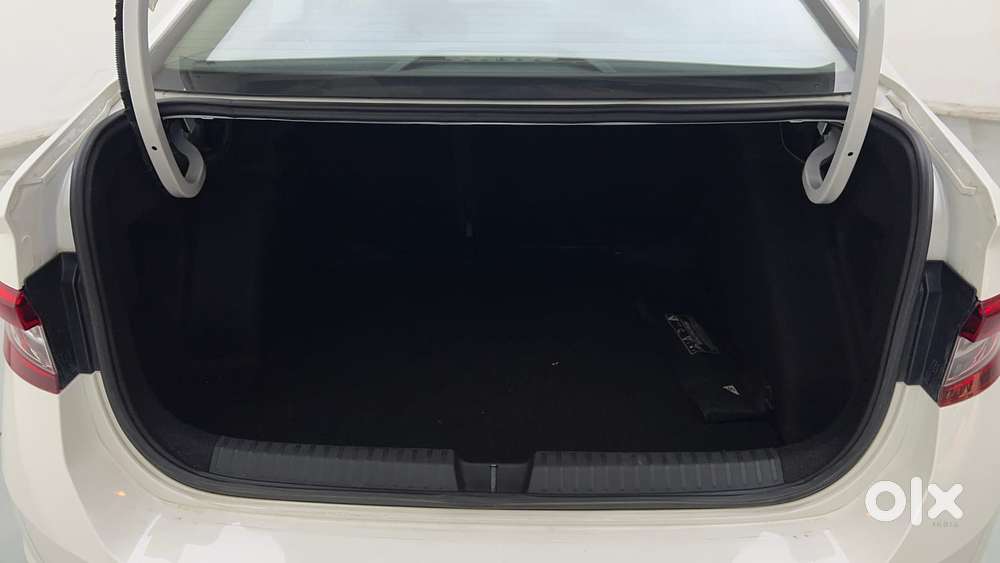 Skoda Slavia Style 1.0l Tsi At, 2023, Petrol