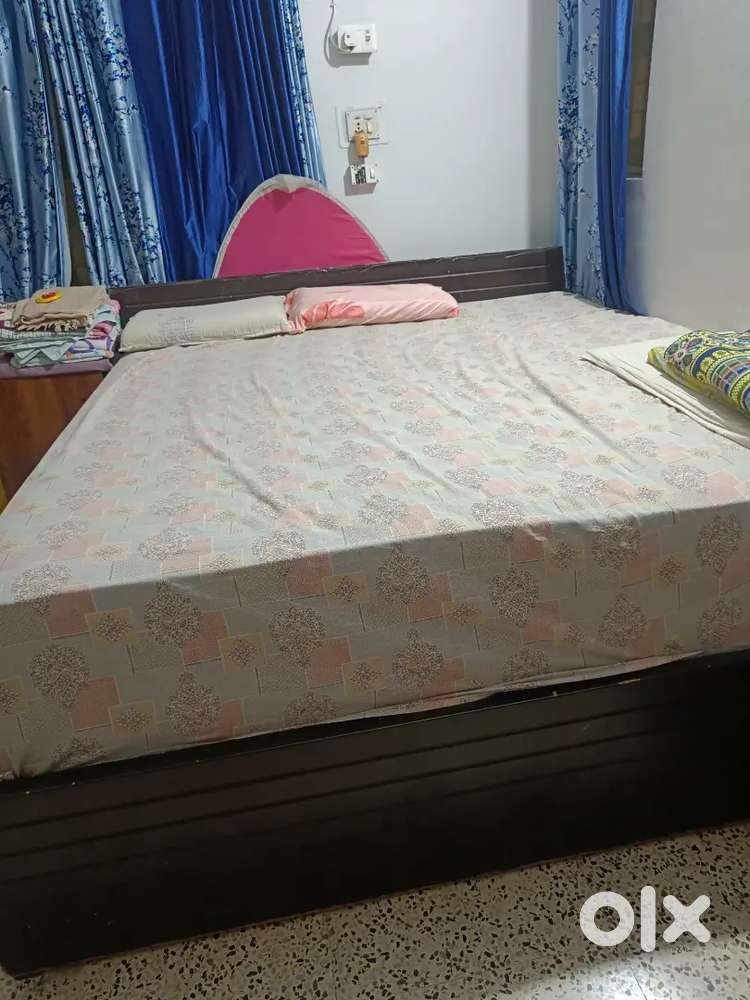 King size bed with mattress