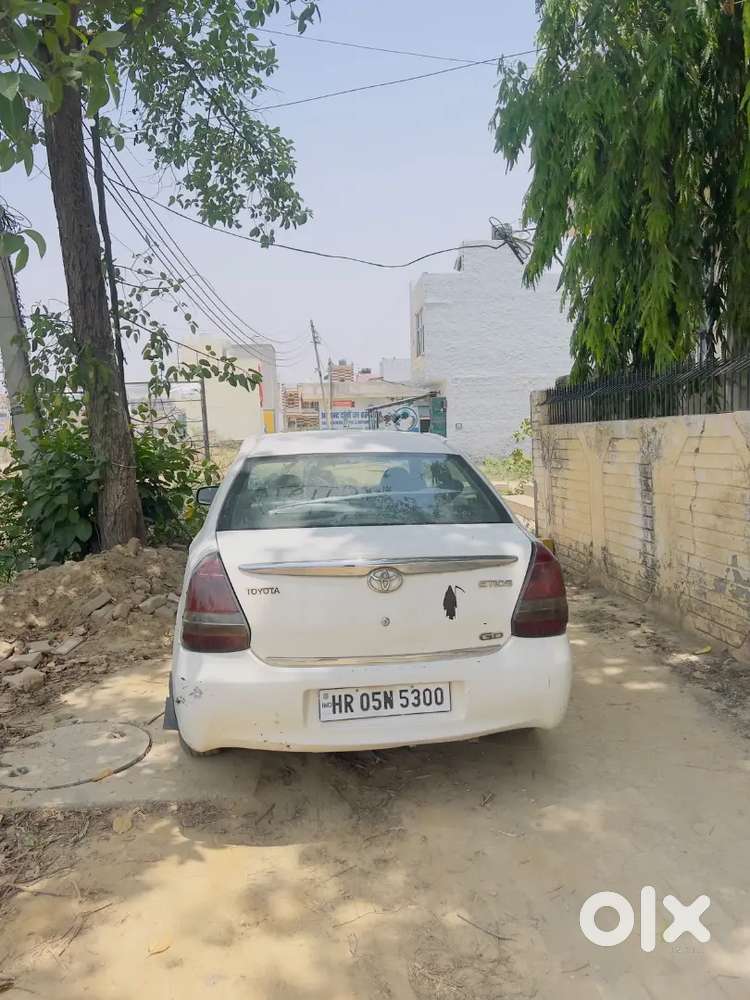 Toyota Etios 2011 Petrol 90000 Km Driven