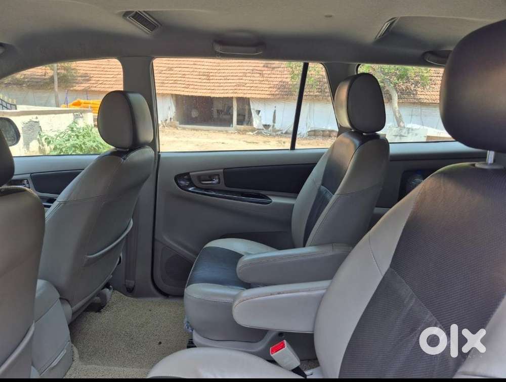 Toyota Innova 2.5 Z Diesel 7 Seater Bs Iv, 2014, Diesel